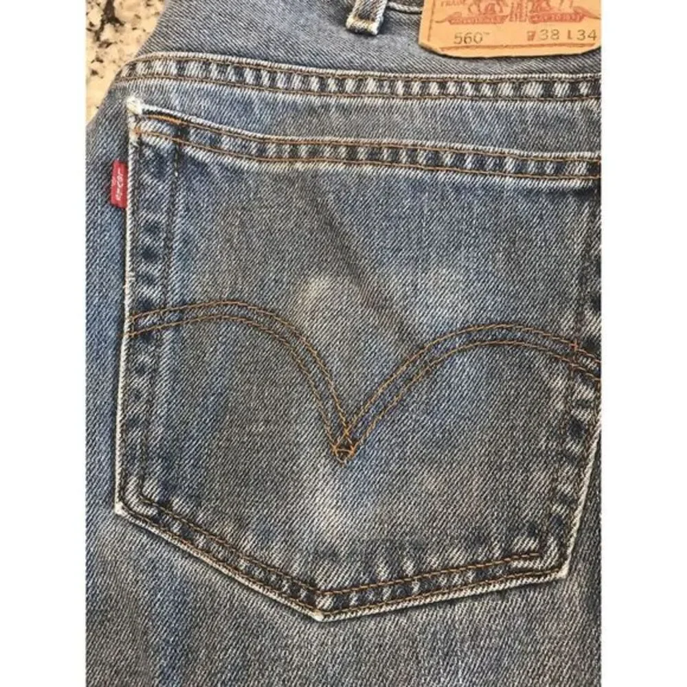 Vintage Levi's 560 Comfort Loose Fit 37x33 (tag 38x34) Distressed Tapered‎ Leg